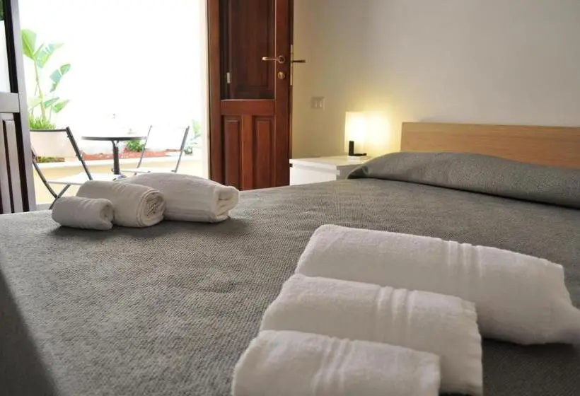 Standard Kolmen Hengen Huone Sisäpuolella, Rooms And Breakfast Zefiro