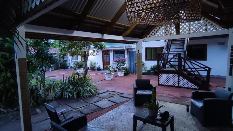 استودیوی استاندارد, Villa Rafia