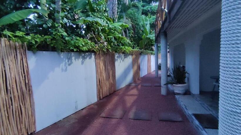 استودیوی استاندارد, Villa Rafia