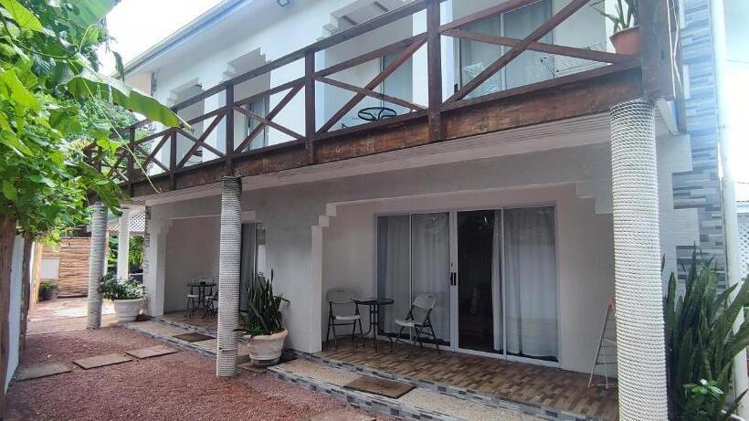 استودیوی استاندارد, Villa Rafia