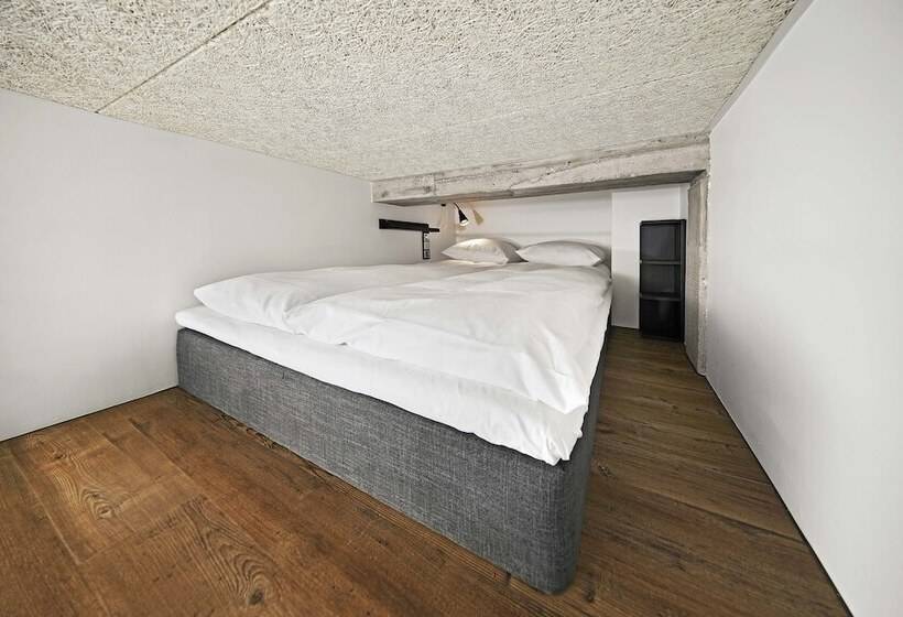 スタンダードスタジオ, Living Suites