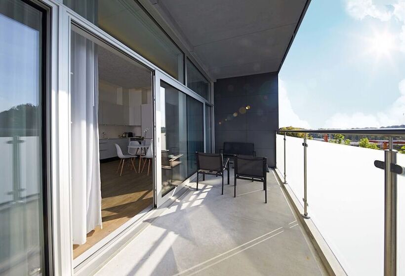 شقة غرفة واحدة, Living Suites