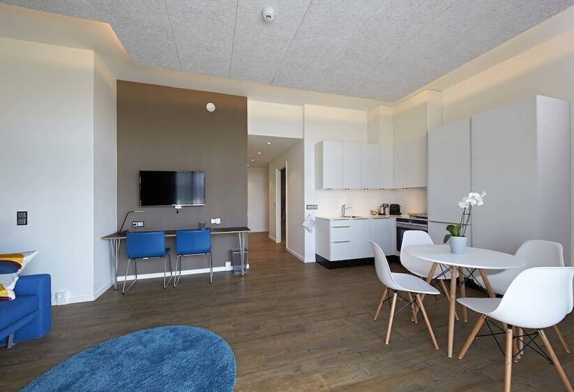 شقة غرفة واحدة, Living Suites