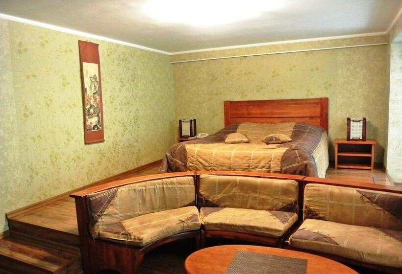 스탠다드 트리플 룸, Mercury Hotel Complex