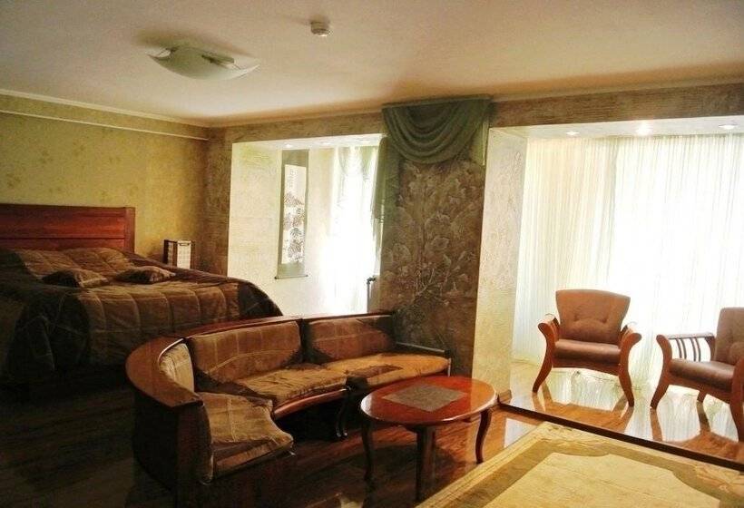 스위트, Mercury Hotel Complex