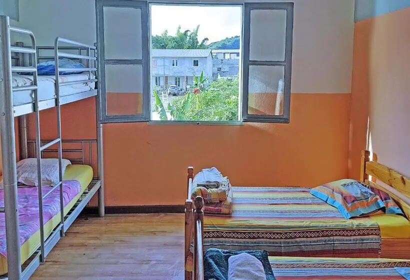 اتاق استاندارد چهارنفره با چشم‌انداز باغ, Gite Hotel La Caz Des Orangers