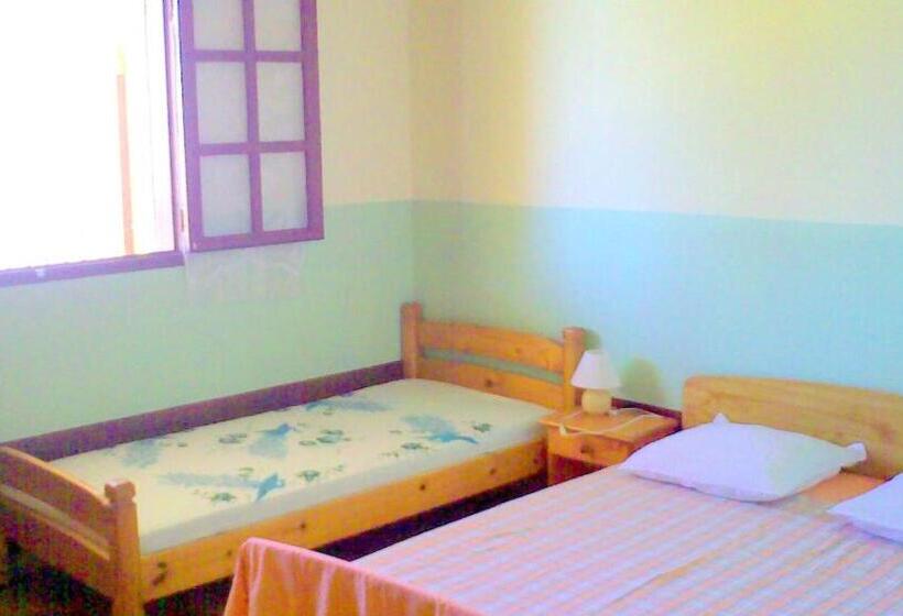 اتاق استاندارد سه نفره, Gite Hotel La Caz Des Orangers