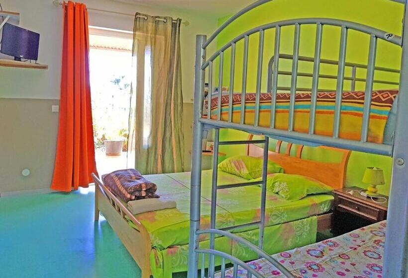 اتاق راحتی سه تخته, Gite Hotel La Caz Des Orangers