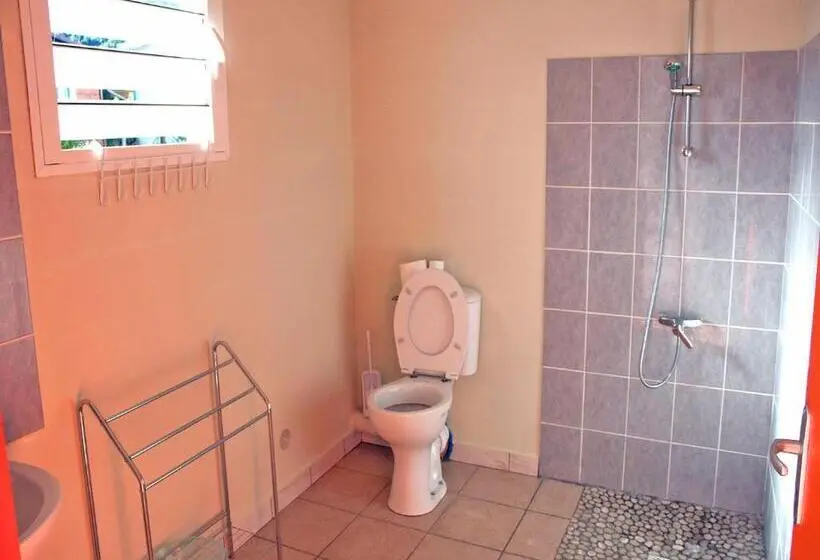 اتاق راحتی سه تخته, Gite Hotel La Caz Des Orangers