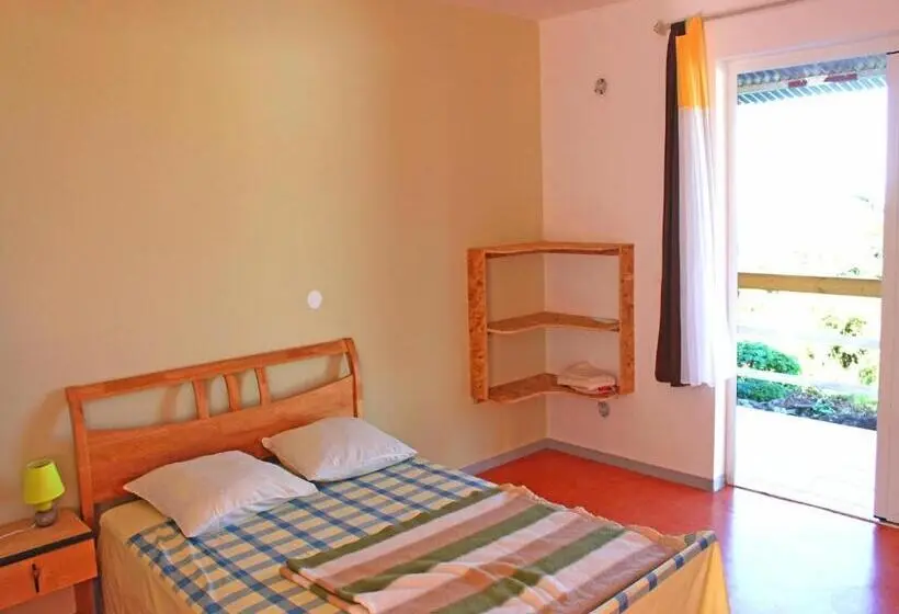 اتاق راحتی سه تخته, Gite Hotel La Caz Des Orangers