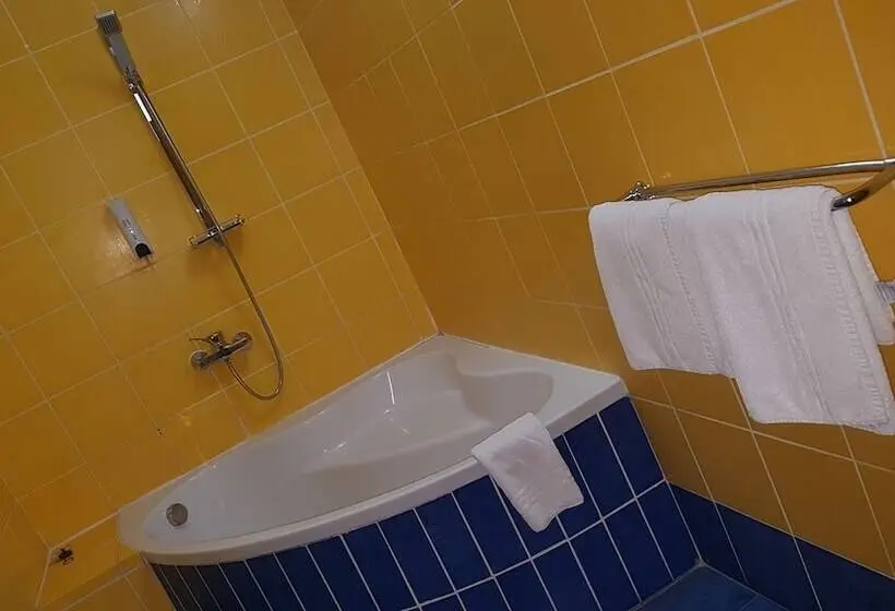 Deluxe Kolmen Hengen Huone, Pensiunea B&b Casa Italia