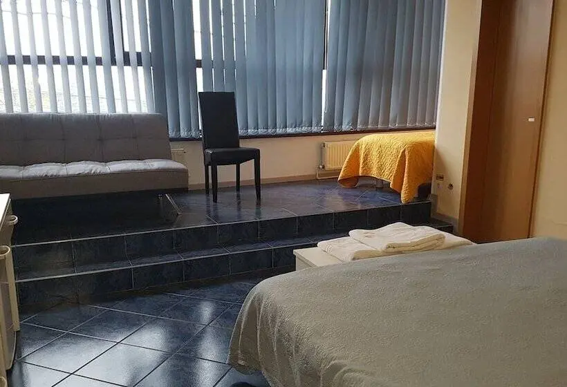 Deluxe Kolmen Hengen Huone, Pensiunea B&b Casa Italia