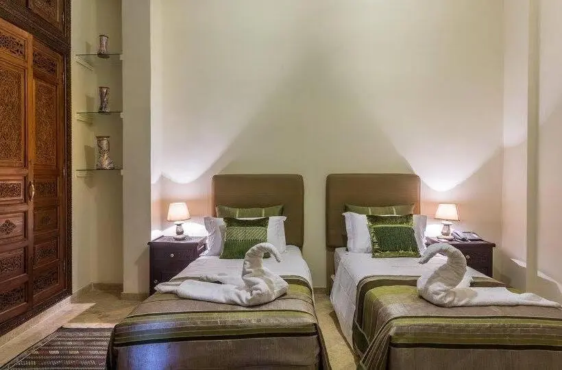 سوییت جونیور, Riad Des Nations