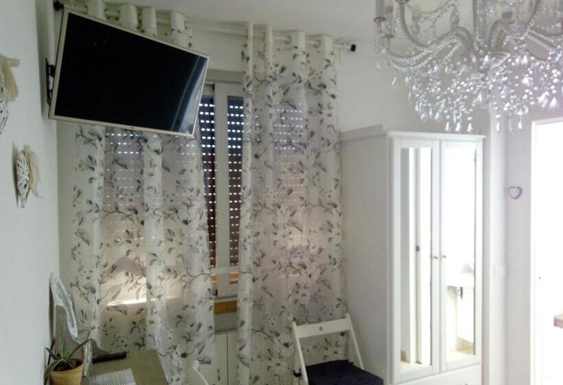 スタンダードルーム, 6 In Centro Guest House