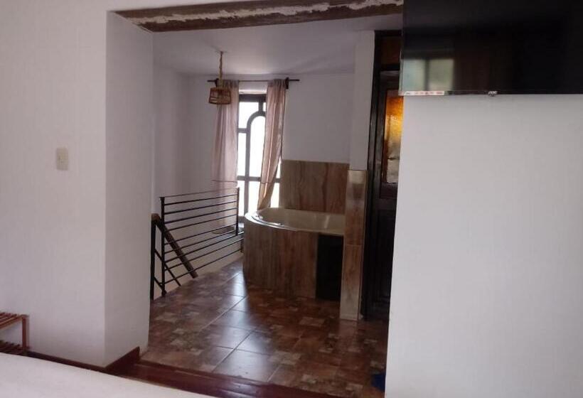 سوئیت با وان آب گرم, Hospedaje Venka Urubamba Hostel