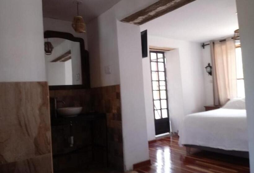 سوئیت با وان آب گرم, Hospedaje Venka Urubamba Hostel