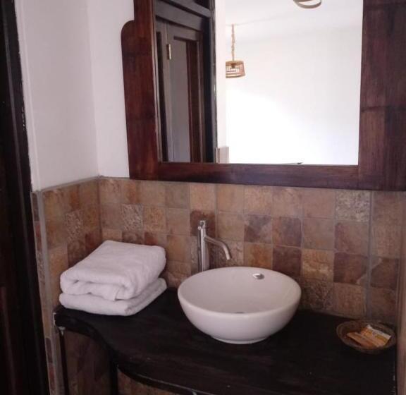 سوئیت با وان آب گرم, Hospedaje Venka Urubamba Hostel