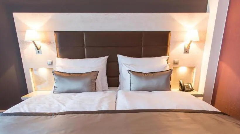 سوییت, Aura Hotel Adults Only