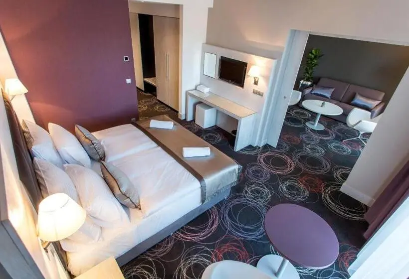 سوییت, Aura Hotel Adults Only