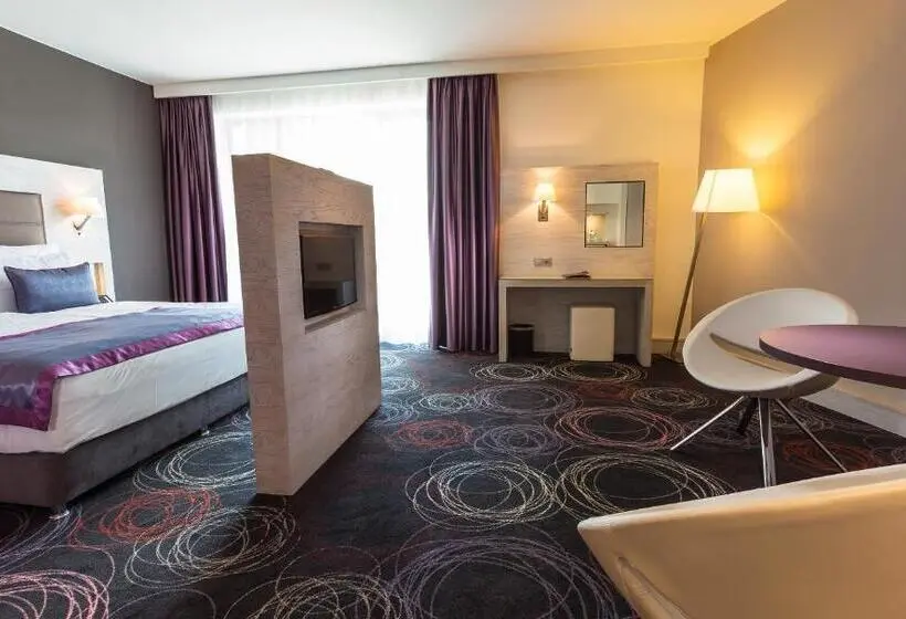 اتاق استاندارد برای معلولان, Aura Hotel Adults Only