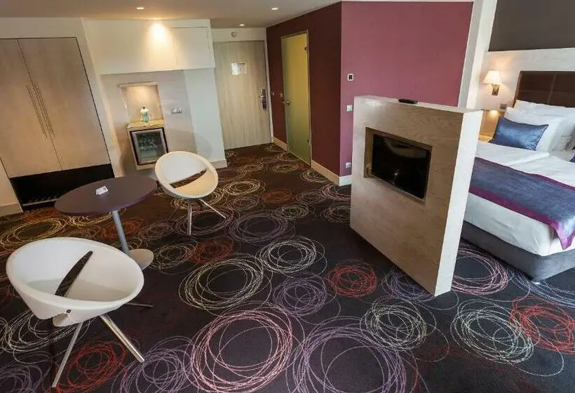 اتاق استاندارد برای معلولان, Aura Hotel Adults Only