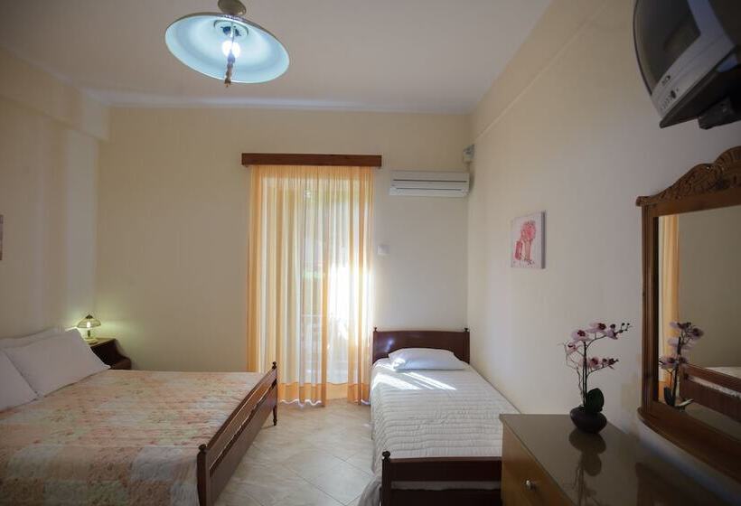 Трехместный Номер Стандарт Вид на Сад, Pansion Akrogiali