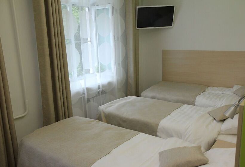 اتاق استاندارد سه نفره, Asti