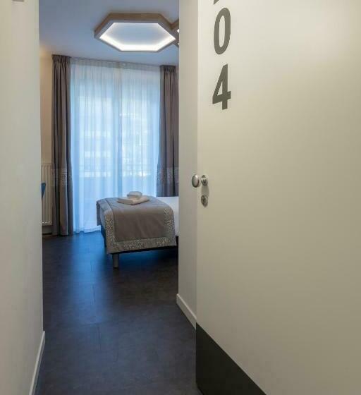 חדר סטנדרט יחיד, Tourist