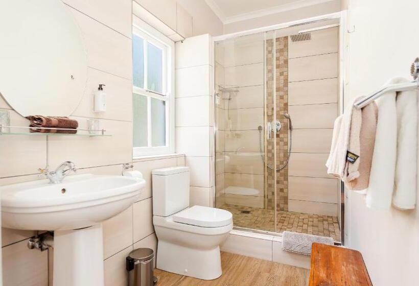 غرفة قياسية, Lady Loch Country House