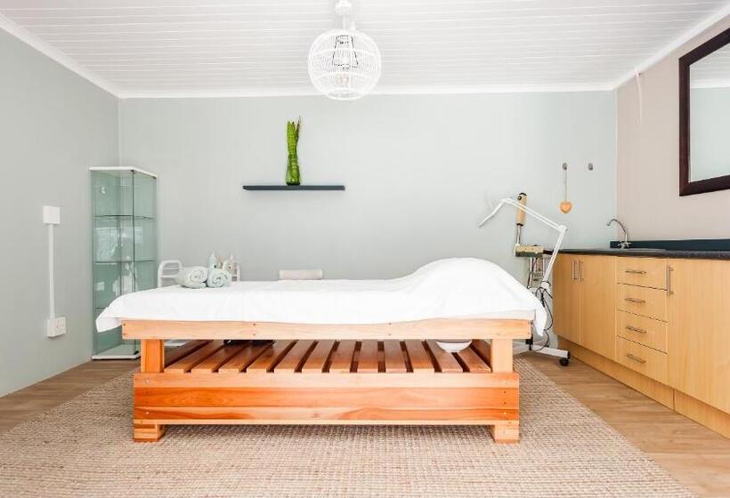 غرفة إقتصادية, Lady Loch Country House