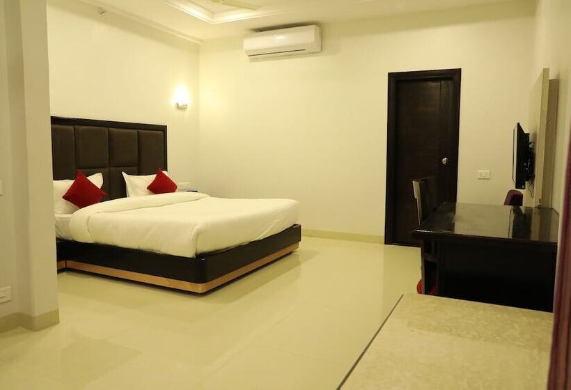 جناح إدارى, Chandra Grand