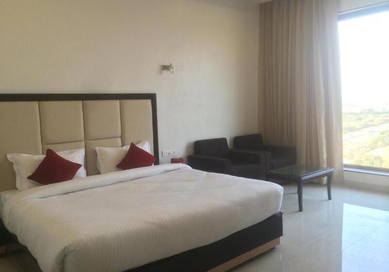 جناح إدارى, Chandra Grand