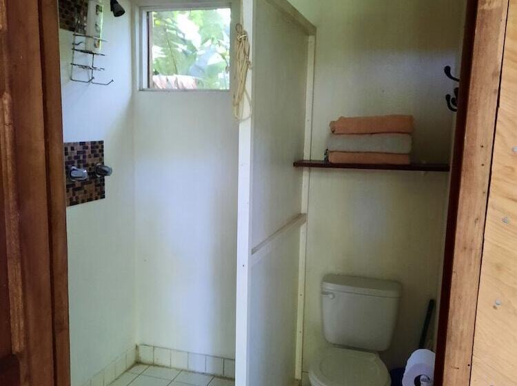 کلبه دلوکس, Mombacho Lodge