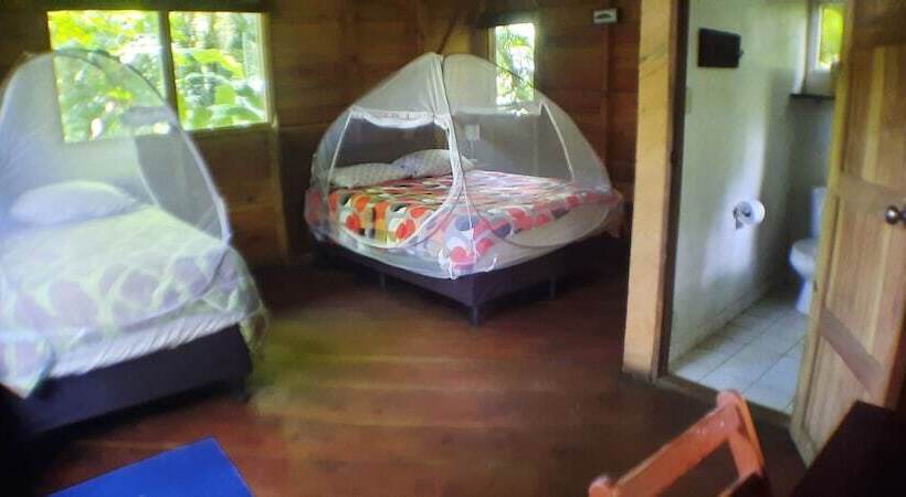 کلبه دلوکس, Mombacho Lodge