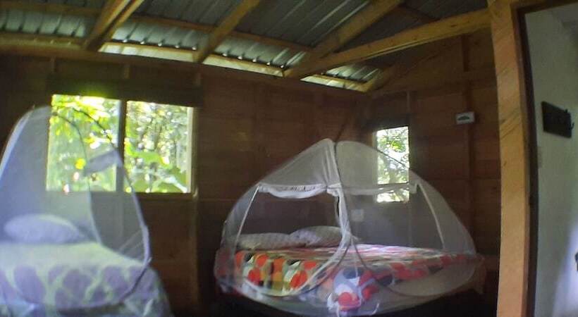 کلبه دلوکس, Mombacho Lodge