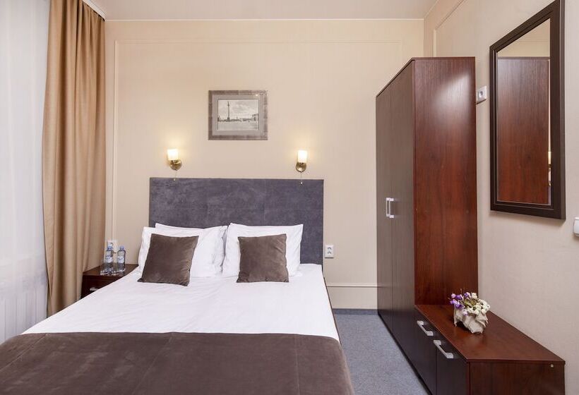 Номер Стандарт, On Mokhovoy