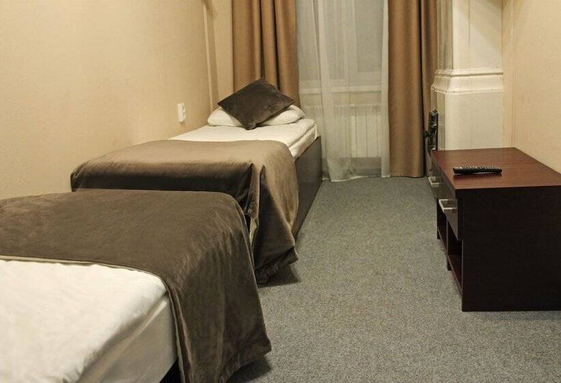 Номер Стандарт, On Mokhovoy