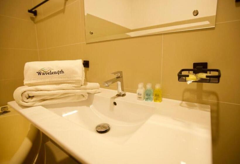 Family Suite, Wavelength