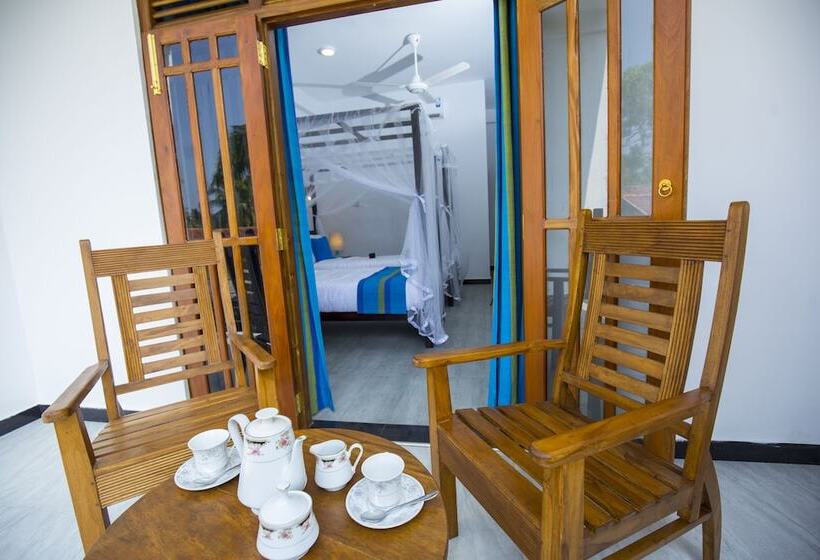 Номер Deluxe, Wavelength