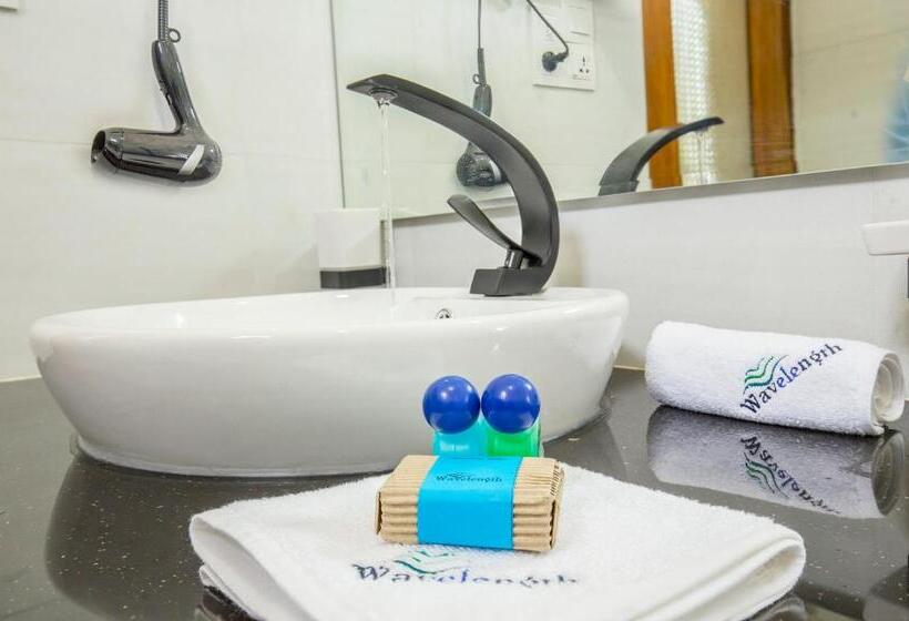 Номер Deluxe, Wavelength