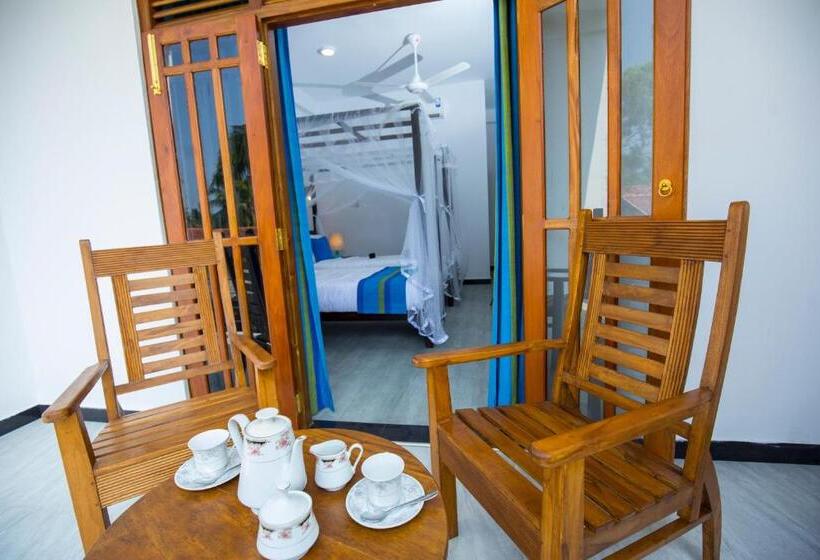 Номер Deluxe, Wavelength