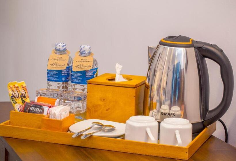 Номер Deluxe, Wavelength