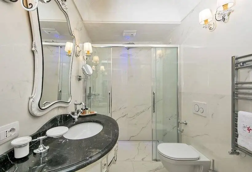 اتاق لوکس با چشم‌انداز دریا, Villa Corallium
