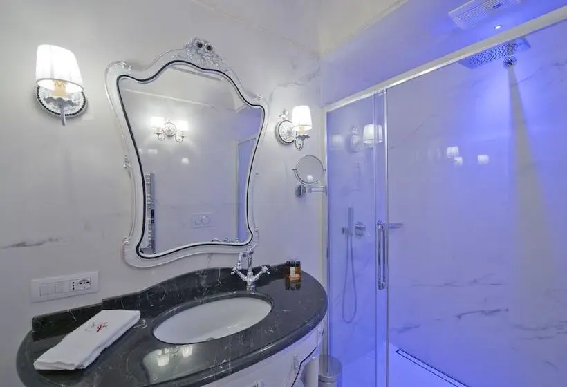 اتاق لوکس با چشم‌انداز دریا, Villa Corallium