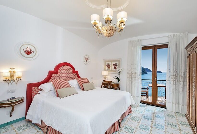اتاق لوکس با چشم‌انداز دریا, Villa Corallium