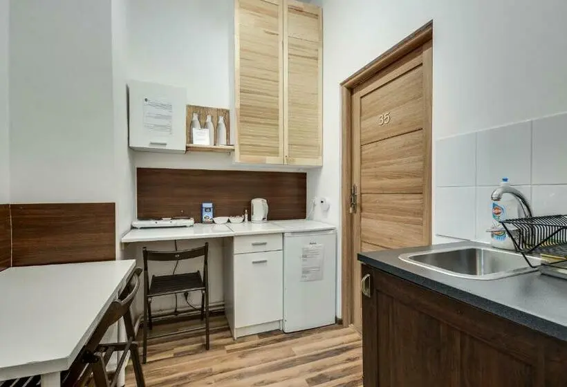 اتاق استاندارد با سرویس بهداشتی مشترک, Sentral Apartments
