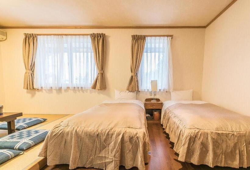 Четырехместный Номер Стандарт, Petit Hotel Enchante