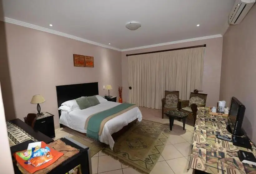 スイート, Attaché Guest Lodge & Health Spa