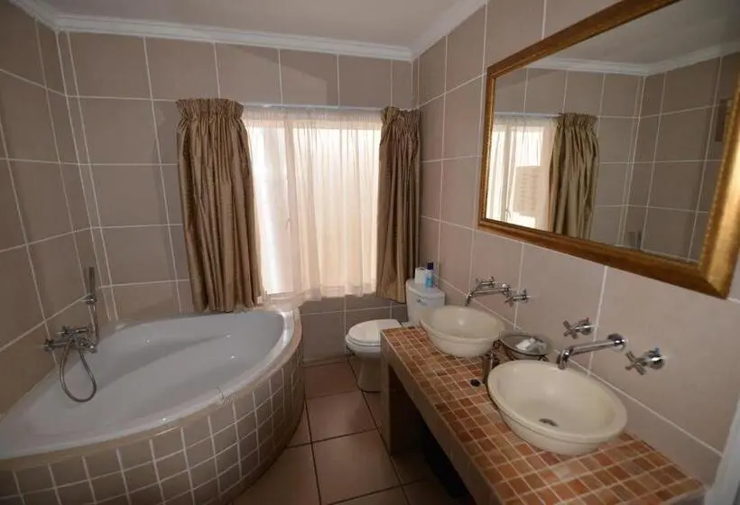 コンフォートルーム, Attaché Guest Lodge & Health Spa