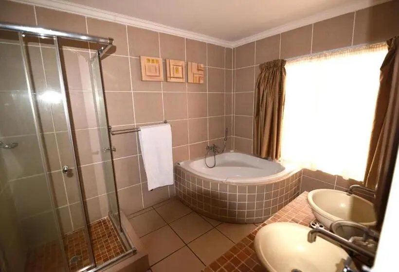 コンフォートルーム, Attaché Guest Lodge & Health Spa